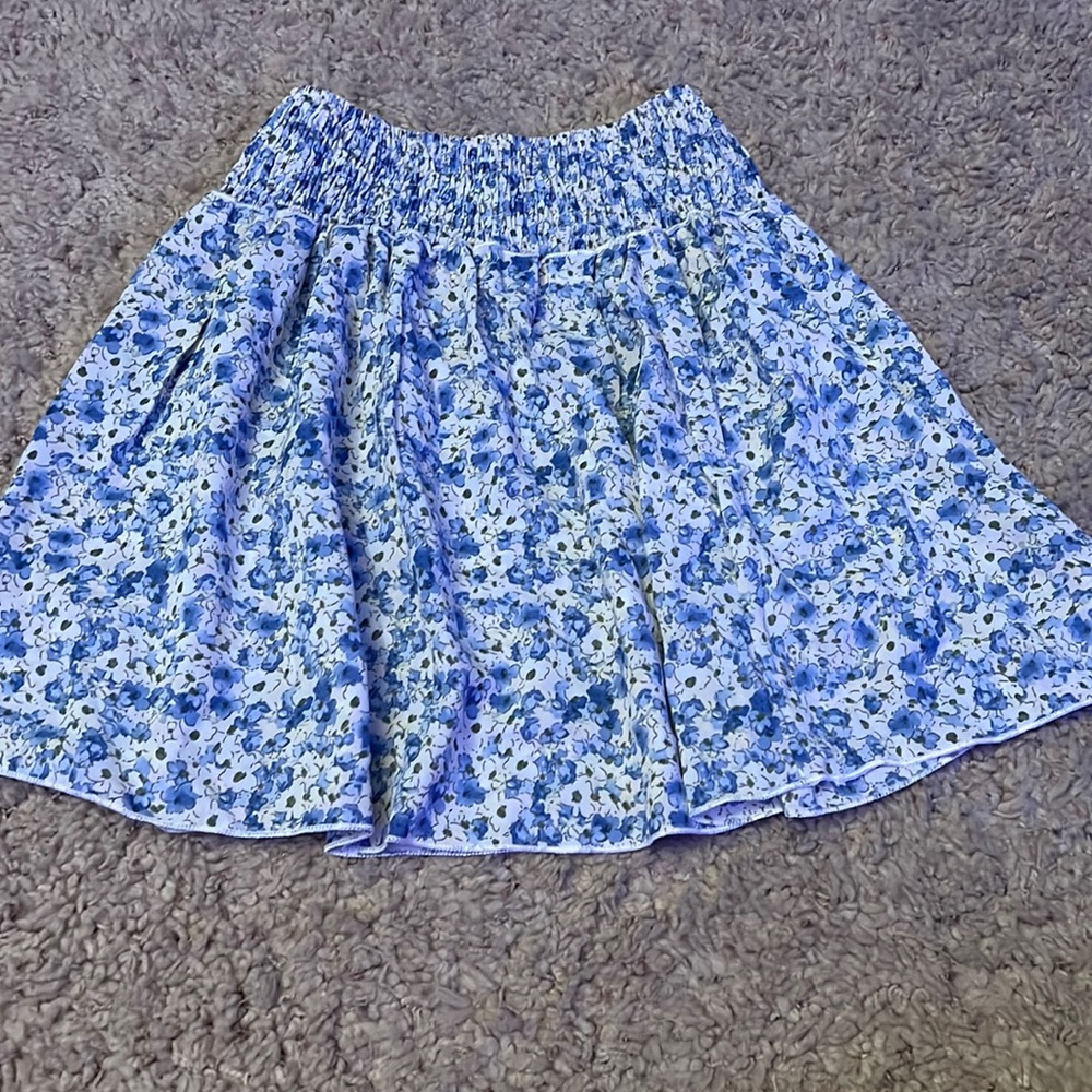 floral skirt. Condition: new.